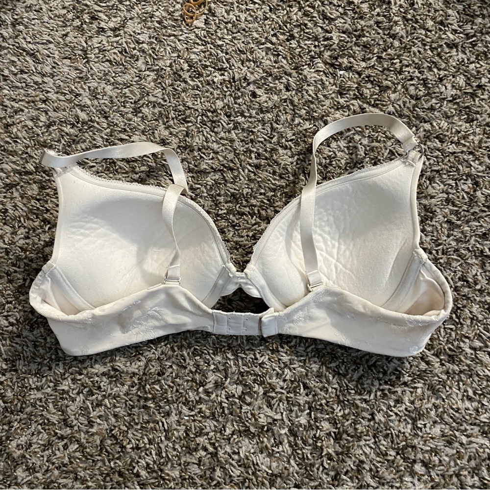 Lily of France Bra 36C White Floral Lace Trim Underwire Classic T-shirt - Picture 2 of 6